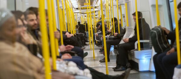 Люди в Вагоне поезда, архивное фото - Sputnik Таджикистан