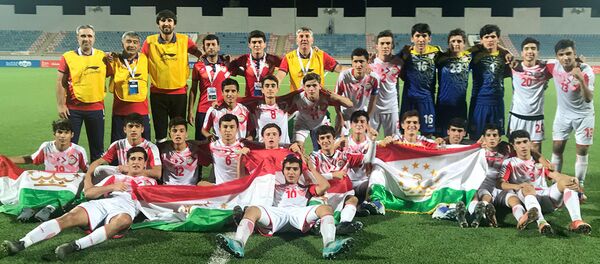 Мунтахаби футболбозони то 16-солаи Тоҷикистон - Sputnik Тоҷикистон