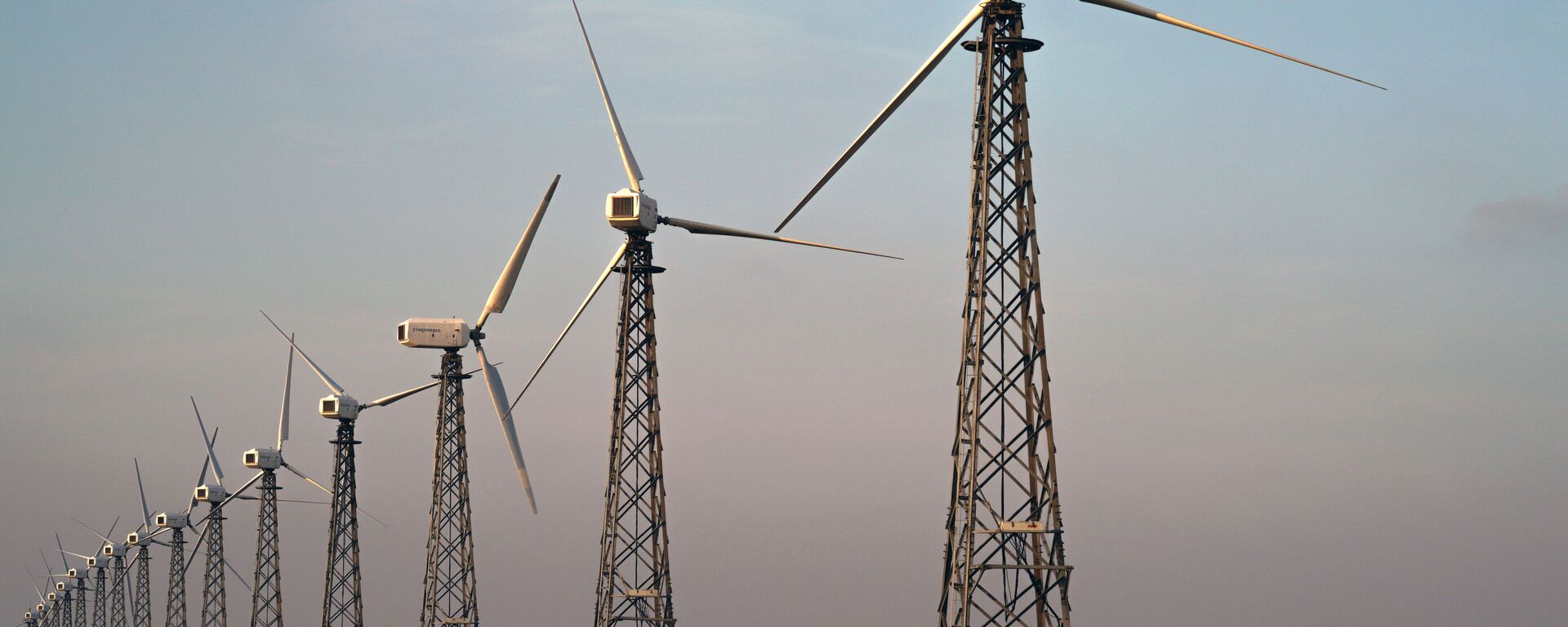 Ветряная электростанция, архивное фото - Sputnik Тоҷикистон, 1920, 10.02.2026