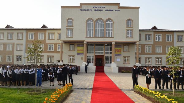 Открытие средней школы № 182 в селе Чортеппа в Районе Рудаки - Sputnik Таджикистан