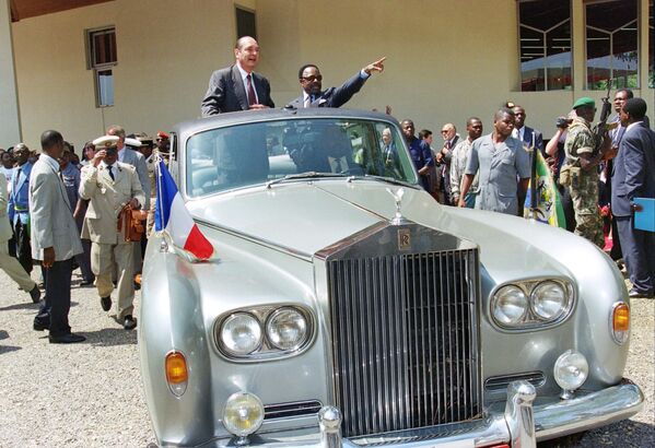 Президент Франции Жак Ширак и Омар Бонго во время визита в Габон. 1996 год - Sputnik Таджикистан