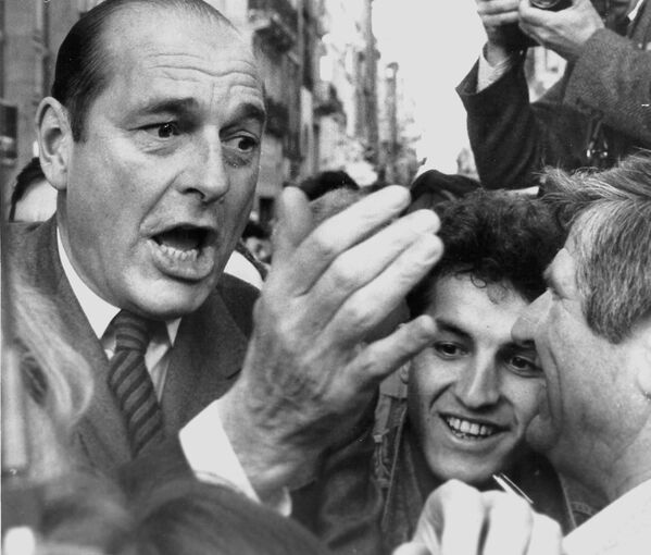 Премьер-министр Франции Жак Ширак в Бордо. 11 марта 1988 года - Sputnik Таджикистан