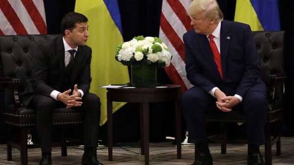 Президент США Дональд Трамп и президент Украины Владимир Зеленский - Sputnik Тоҷикистон