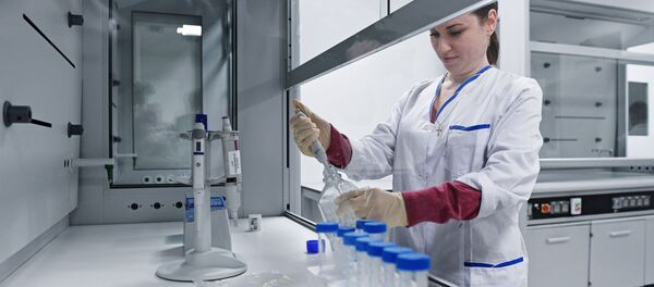 Сотрудница антидопинговой лаборатории, архивное фото - Sputnik Таджикистан