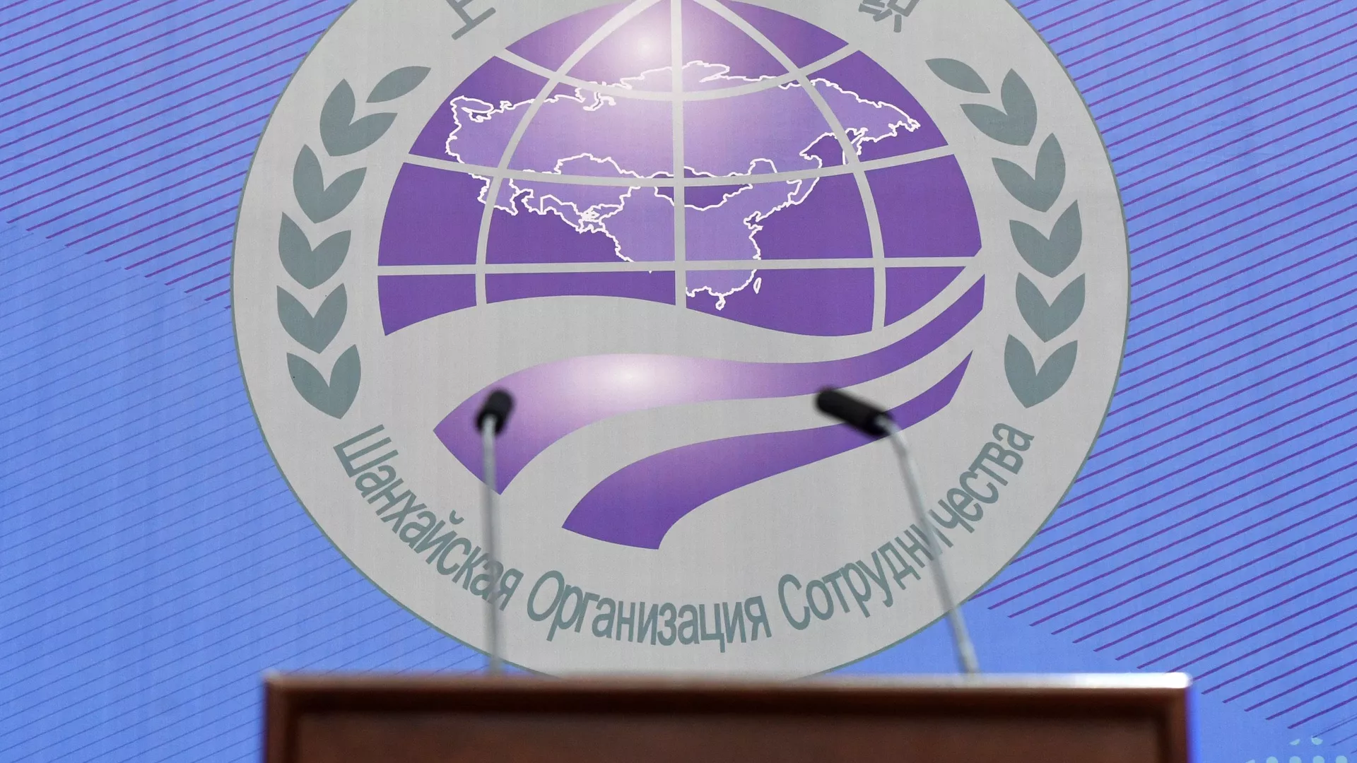 Президент РФ В. Путин принимает участие в заседании Совета глав государств – членов ШОС в Бишкеке