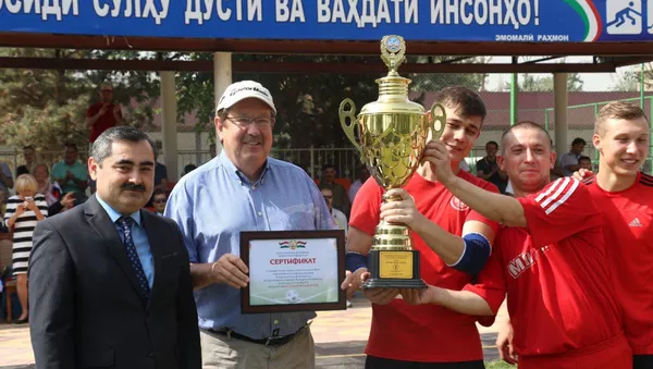Ҷоизасупорӣ ба ғолибони мусобиқаи минифутбол барои дарёфти “Ҷоми Вазири корҳои хориҷӣ-2019 - Sputnik Тоҷикистон