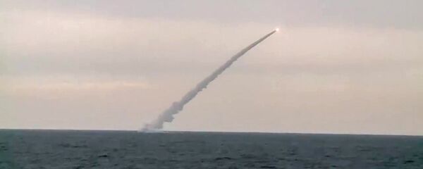 Пуск из подводного положения крылатой ракеты Калибр, архивное фото - Sputnik Таджикистан