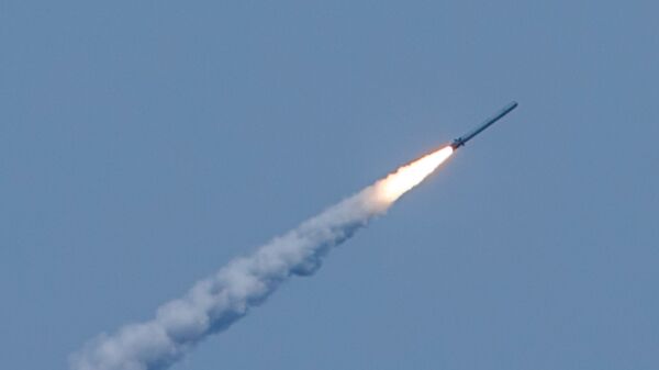 Пуск из подводного положения крылатой ракеты Калибр, архивное фото - Sputnik Тоҷикистон
