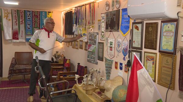 Ифтитоҳи осорхонаи таърихи варзиши тоҷик дар манзили зисти шореҳи шинохтаи кишвар Ифтитоҳи осорхонаи таърихи варзиши тоҷик дар манзили зисти шореҳи шинохтаи кишвар - Sputnik Тоҷикистон