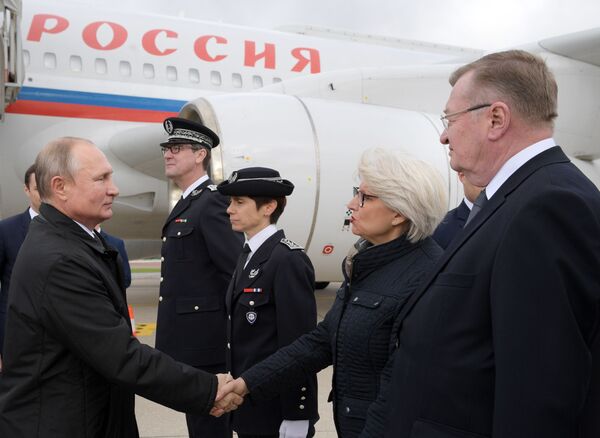 Президент России Владимир Путин прибыл в Париж на церемонию прощания с бывшим президентом Франции Жаком Шираком - Sputnik Таджикистан