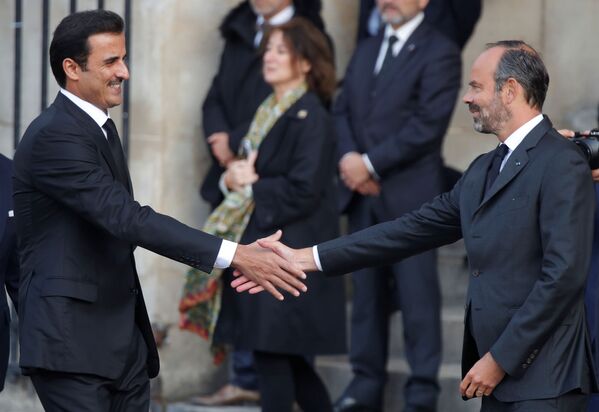 Премьер-министр Франции Эдуард Филипп и эмир Катара Тамим бин Хамад Аль Тани на церемонии прощания с бывшим президентом Франции Жаком Шираком - Sputnik Таджикистан