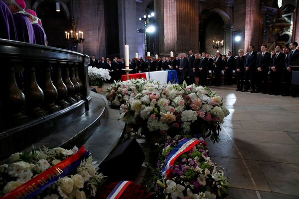 Церемония прощания с Жаком Шираком в церкви Святого Сюльписа в Париже - Sputnik Таджикистан