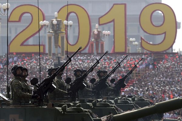 Военная техника на параде в честь 70-летия образования КНР в Пекине - Sputnik Таджикистан