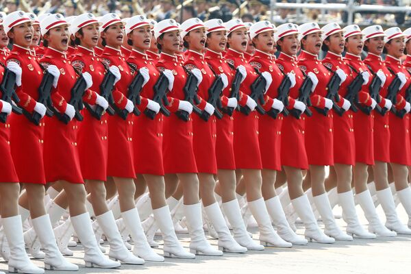 Солдаты армии Китая на военном параде в честь 70-летия образования КНР в Пекине - Sputnik Таджикистан