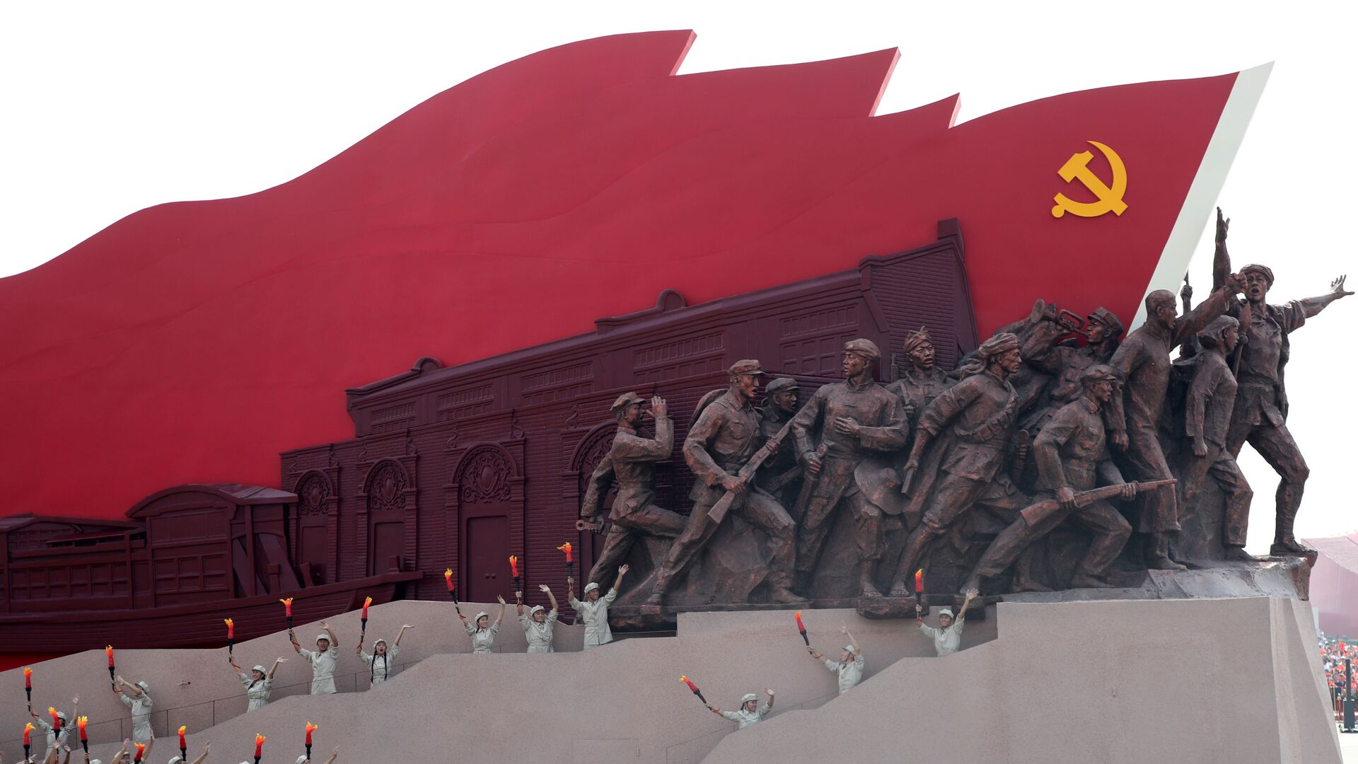 Артисты на военном параде в честь 70-летия образования КНР в Пекине - Sputnik Таджикистан, 1920, 06.01.2022
