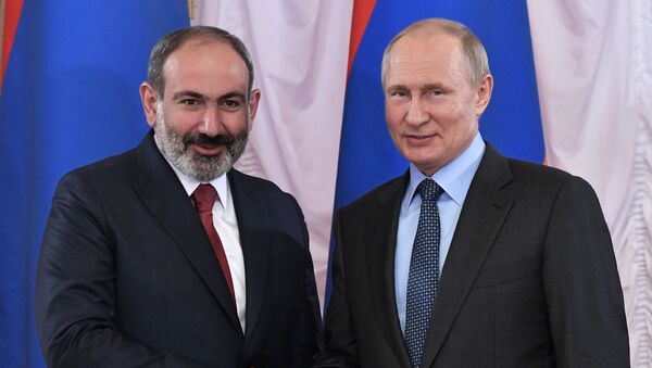 Президент РФ Владимир Путин и премьер-министр Армении Никол Пашинян - Sputnik Таджикистан
