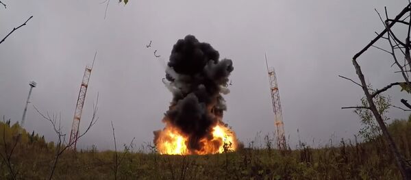 Испытательный пуск межконтинентальной баллистической ракеты Тополь-М на космодроме Плесецк - Sputnik Таджикистан