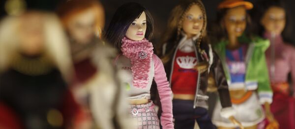 Куклы Барби на выставке, посвященной Барби в Музее культуры в Милане. Октябрь 2015 Куклы Барби на выставке, посвященной Барби в Музее культуры в Милане. Октябрь 2015 - Sputnik Таджикистан