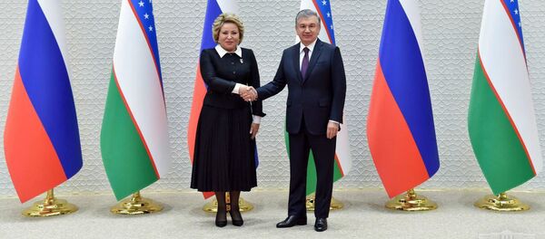 Встреча президента Узбекистана Шавката Мирзиёева с председателем Совета Федерации России Валентиной Матвиенко - Sputnik Таджикистан