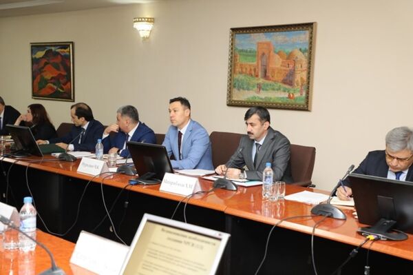 Бонки миллӣ маркази ягонаи интиқоли маблағҳоро муаррифӣ кард - Sputnik Тоҷикистон