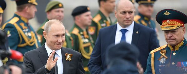 Президент РФ Владимир Путин на Параде Победы на Красной площади - Sputnik Таджикистан