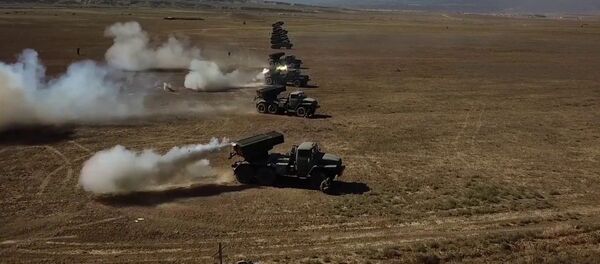 Стрельба из РСЗО «Торнадо-Г» артиллеристами Каспийской флотилии в Дагестане - Sputnik Таджикистан