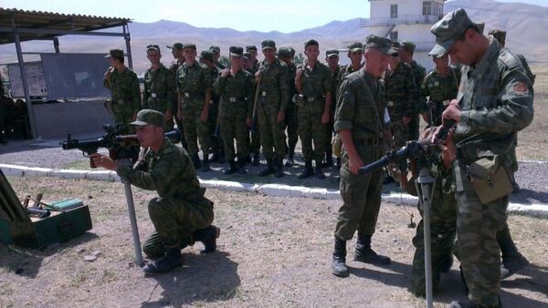 Российские инструкторы обучили около 500 военнослужащих армии Таджикистана  - Sputnik Таджикистан