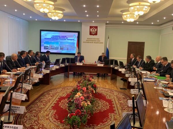 Раҳимзода ва Колоколтсев имзо карданд: ВУД Русия ва Тоҷикистон якҷо кор мекунанд - Sputnik Тоҷикистон