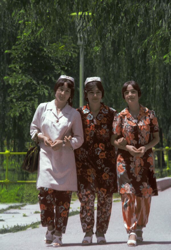На одной из улиц Душанбе - Sputnik Таджикистан