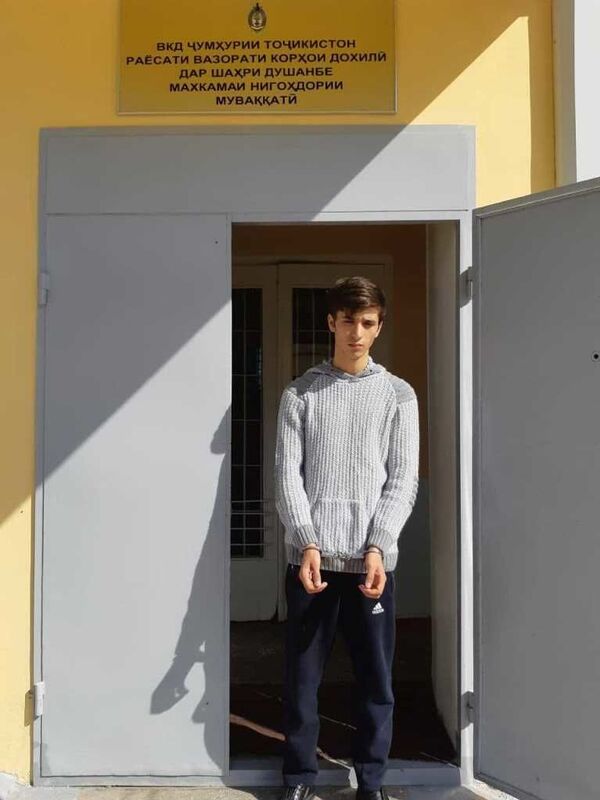 Корд ба қалби Дилмурод: тафсилоти куштори донишҷӯй дар роҳ ба донишгоҳ - акс - Sputnik Тоҷикистон