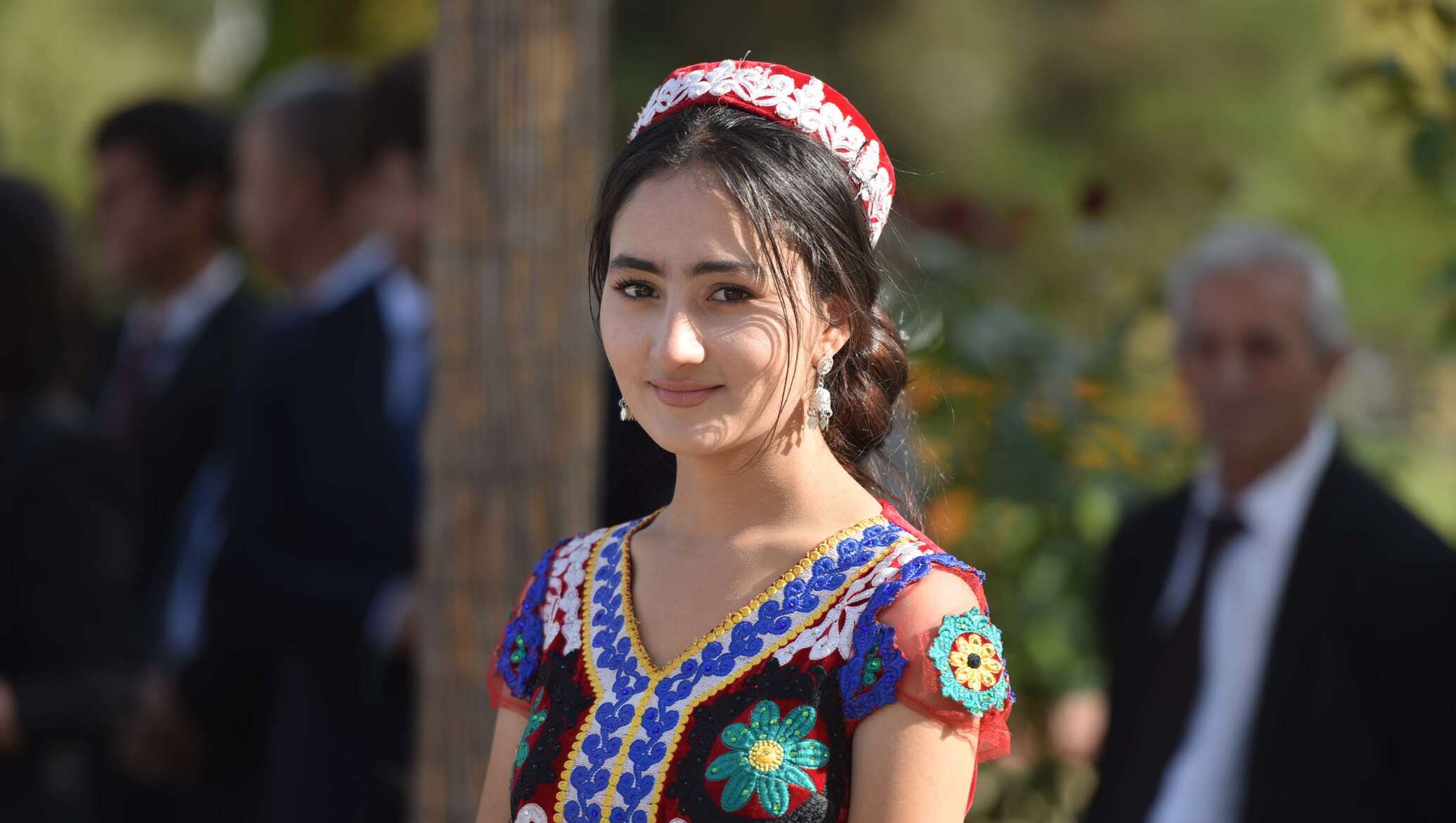 Молодая девушка таджик. Тутинисо Аллаева Таджикистан. Девушки Таджикистана 2023. Таджикские платья. Современные таджички.