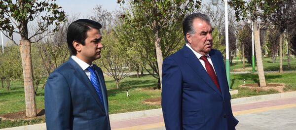 Эмомали Рахмон и Рустам Эмомали - Sputnik Тоҷикистон