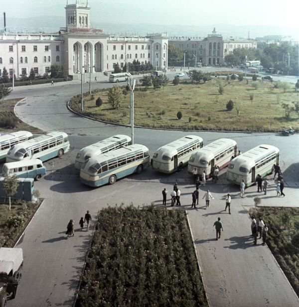 Площадь Айни. Вид на один из районов города Душанбе. - Sputnik Таджикистан