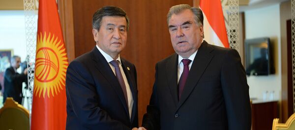 Президент Сооронбай Жээнбеков обсудил с Президентом Таджикистана Эмомали Рахмоном - Sputnik Таджикистан