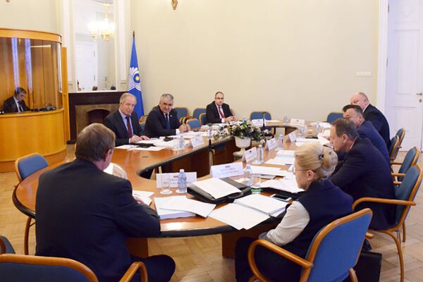 Интихобот: Эмомалӣ мақомашро барои даври дигар ҳифз кард - Sputnik Тоҷикистон