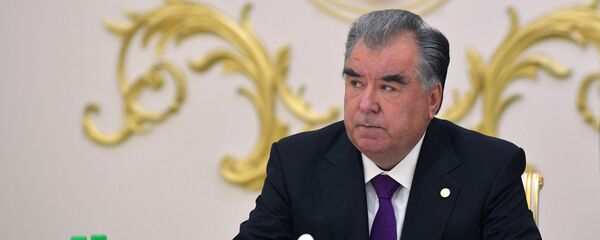 Президент Таджикистана Эмомали Рахмон на заседании Совета глав государств Содружества Независимых Государств Президент Таджикистана Эмомали Рахмон на заседании Совета глав государств Содружества Независимых Государств - Sputnik Тоҷикистон