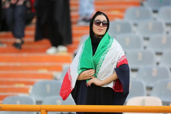 Иранская болельщица на Чемпионате мира по футболу - Sputnik Таджикистан