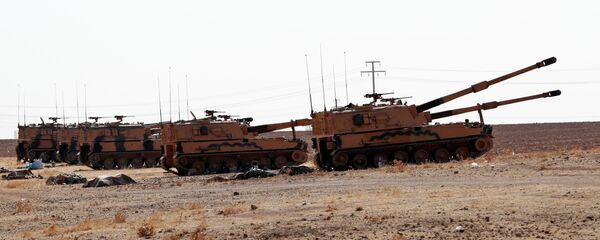Военные турецкой армии находятся возле турецко-сирийской границы в провинции Шанлыурфа - Sputnik Таджикистан
