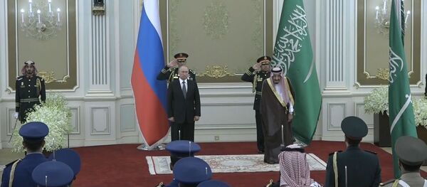 Королевский прием: Путин в Саудовской Аравии о визах, торговле, нефти и космосе - Sputnik Тоҷикистон