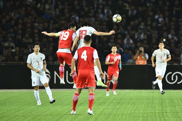 Отборочный матч между сборными Таджикистана и Японии на чемпионат мира по футболу 2022 - Sputnik Таджикистан