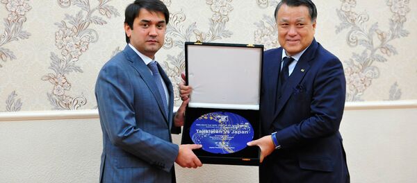 Рустам Эмомали провел рабочую встречу с президентом Японской футбольной Ассоциации - Sputnik Тоҷикистон