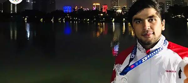 Таджикский каноист Шахриер Даминов завоевал серебряную медаль на чемпионате мира и Азии по гребле - Sputnik Тоҷикистон