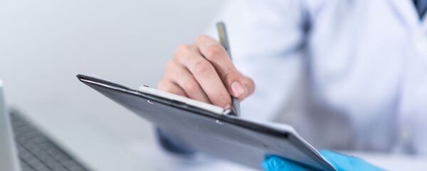 Врач в клинике - Sputnik Тоҷикистон