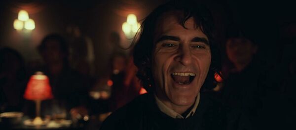 Актер Хоакин Феникс в роли Джокера Актер Хоакин Феникс в роли Джокера - Sputnik Таджикистан