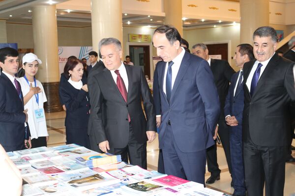 Вазир: ҳифзи иҷтимоии шахсони маъюб аз самтҳои асосии сиёсати Президент аст  - Sputnik Тоҷикистон