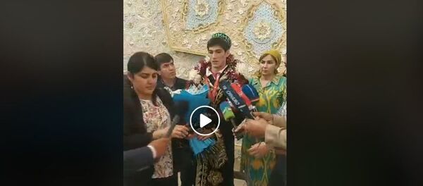 В Душанбе встретили чемпиона мира Сомона Махмадбекова видео - Sputnik Таджикистан