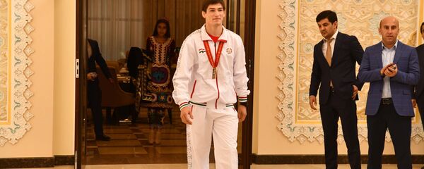 Встреча чемпиона мира Сомона Махмадбекова - Sputnik Тоҷикистон