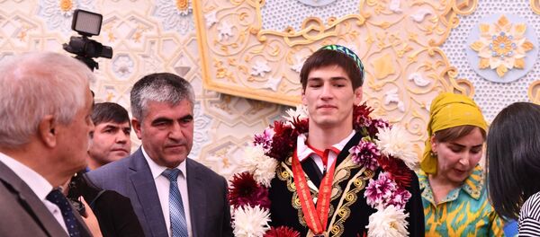 Встреча чемпиона мира Сомона Махмадбекова - Sputnik Тоҷикистон