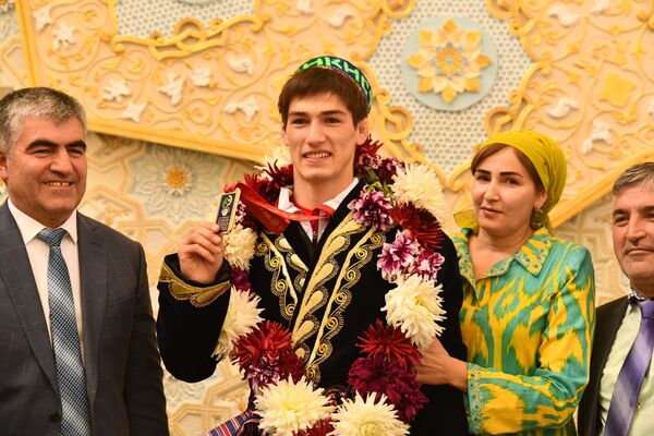 Встреча чемпиона мира Сомона Махмадбекова - Sputnik Таджикистан