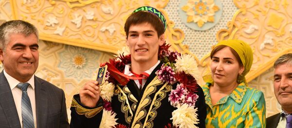 Встреча чемпиона мира Сомона Махмадбекова - Sputnik Таджикистан